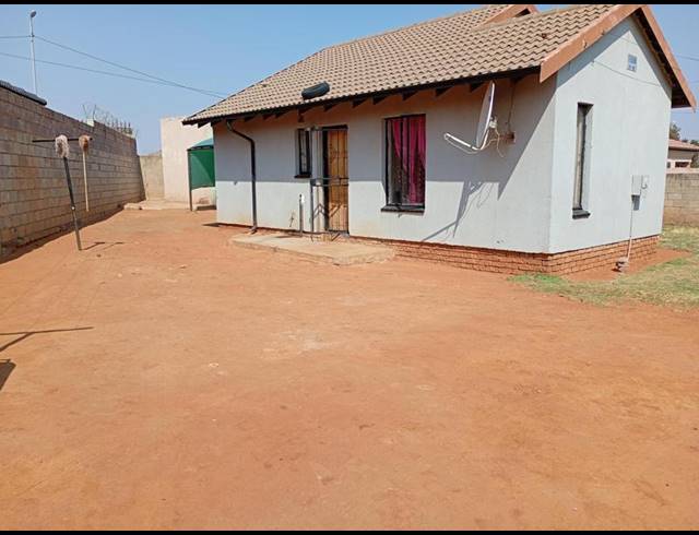 3 BEDROOM HOUSE FOR SALE IN KAGISO